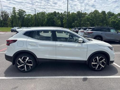 White 2022 Nissan Rogue Sport SL