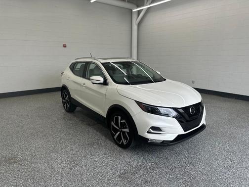 White 2022 Nissan Rogue Sport SL