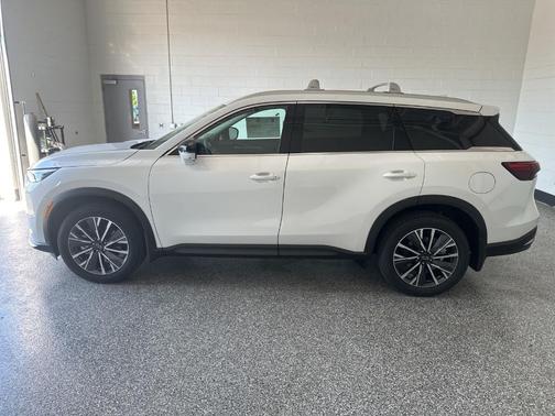 Radiant White 2027 INFINITI QX60 Luxe