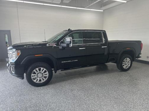 Black 2022 GMC Sierra 2500 Denali