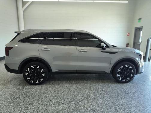 Wolf Gray 2025 Kia Sorento EX
