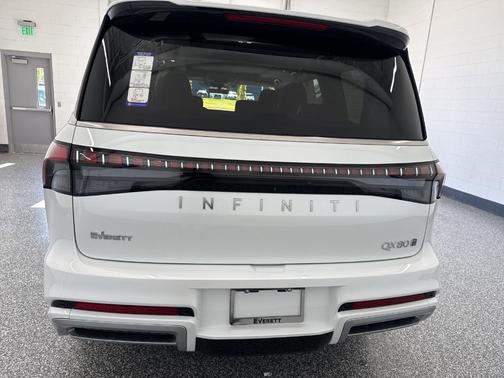2026 INFINITI QX80 Luxe