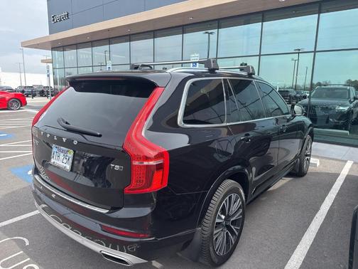 2020 Volvo XC90 T5 Momentum 7 Passenger