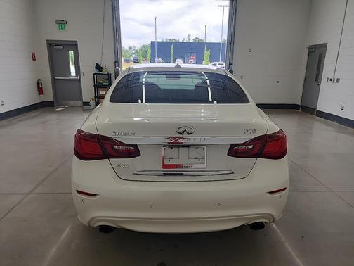 2017 INFINITI Q70 3.7X