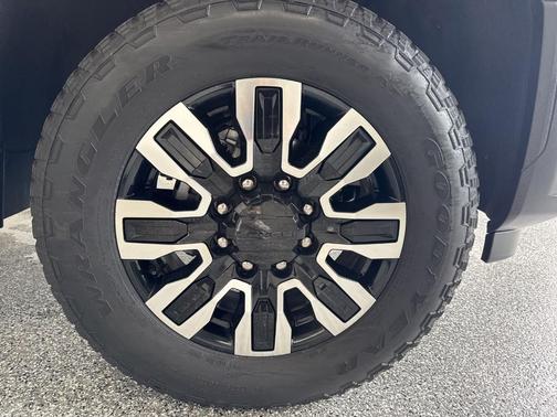 Onyx Black 2025 GMC Sierra 2500 Denali Ultimate