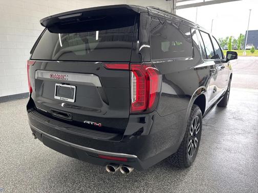 Onyx Black 2024 GMC Yukon XL AT4