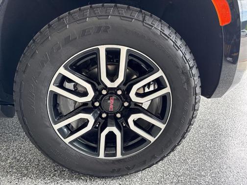 Onyx Black 2024 GMC Yukon XL AT4