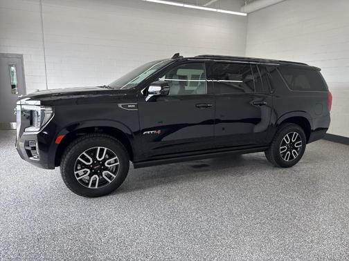 Onyx Black 2024 GMC Yukon XL AT4
