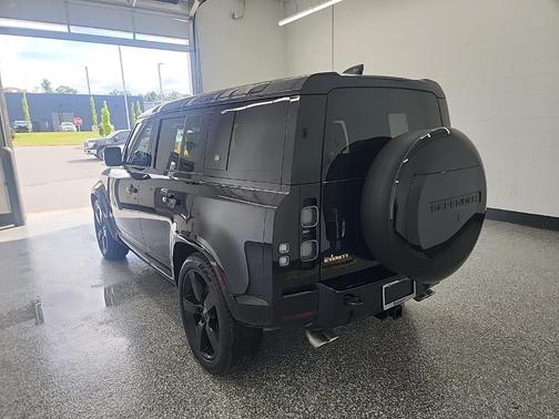 2024 Land Rover Defender P525 V8