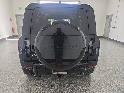 2024 Land Rover Defender P525 V8