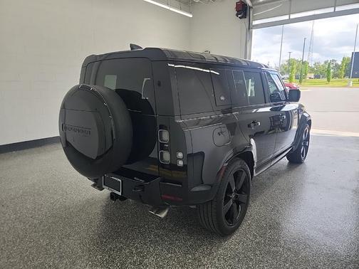 2024 Land Rover Defender P525 V8