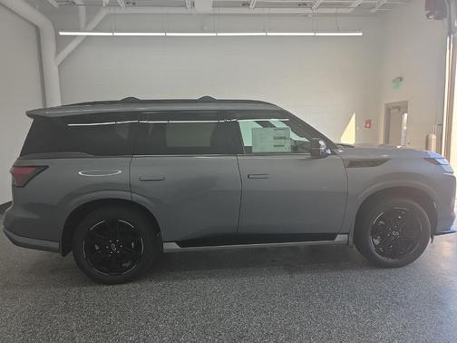 Dynamic Metal 2026 INFINITI QX80 SPORT