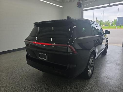 Black Metallic 2025 Lincoln Navigator Reserve