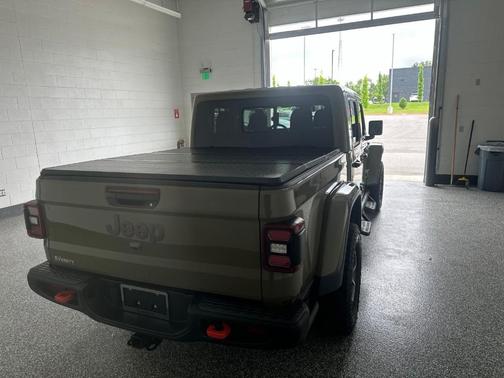 41 2025 Jeep Gladiator Mojave