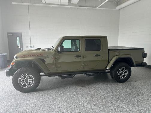 41 2025 Jeep Gladiator Mojave