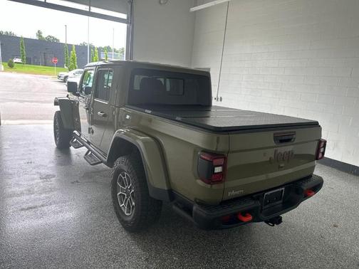 41 2025 Jeep Gladiator Mojave