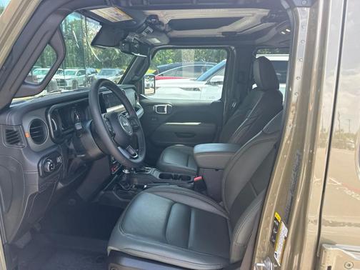 41 2025 Jeep Gladiator Mojave