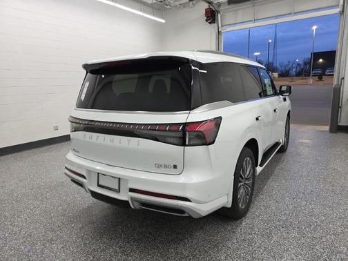 2026 INFINITI QX80 Luxe