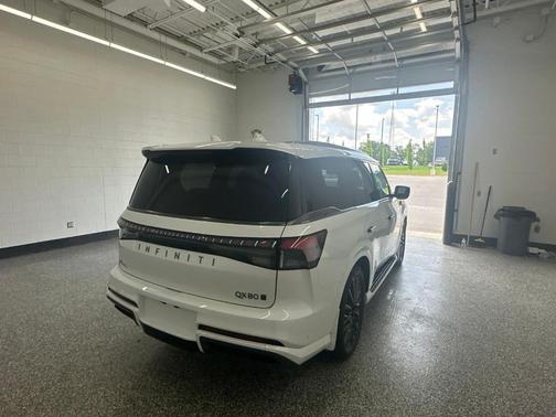 Radiant White 2027 INFINITI QX80 AUTOGRAPH