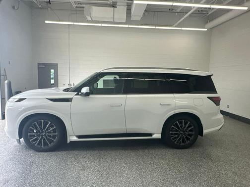 Radiant White 2027 INFINITI QX80 AUTOGRAPH