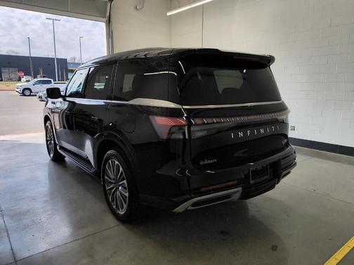 2025 INFINITI QX80 Luxe
