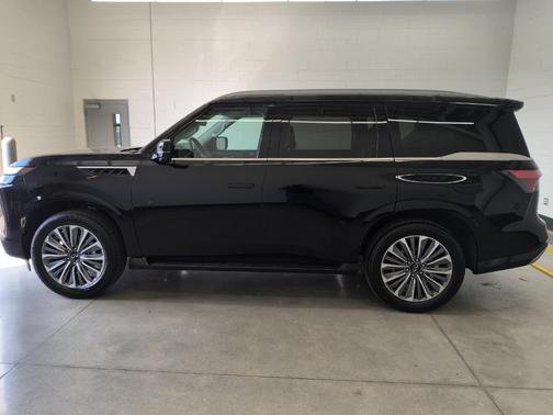 2025 INFINITI QX80 Luxe