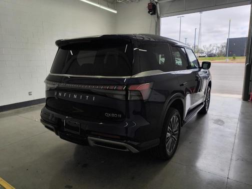 2025 INFINITI QX80 Luxe