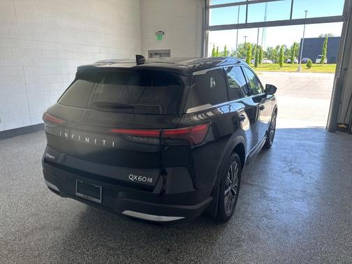 Diamond Black 2027 INFINITI QX60 Luxe