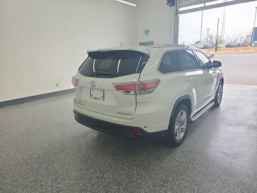 2016 Toyota Highlander Limited Platinum