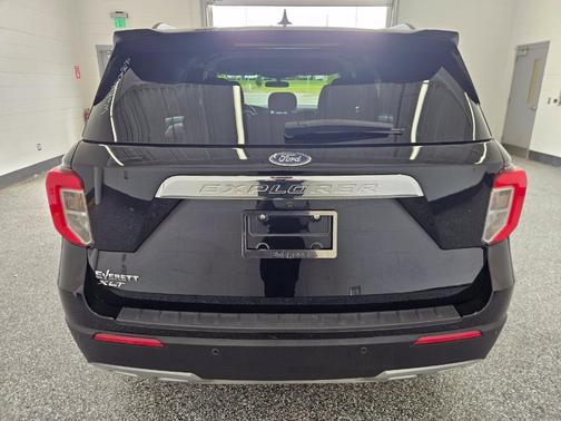 Black Metallic 2024 Ford Explorer XLT
