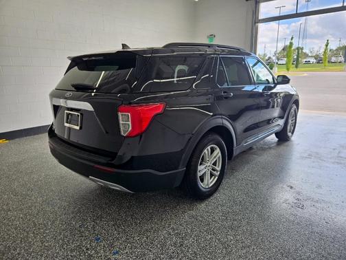 Black Metallic 2024 Ford Explorer XLT