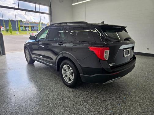 Black Metallic 2024 Ford Explorer XLT