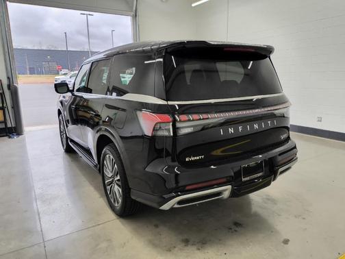 2025 INFINITI QX80 Luxe
