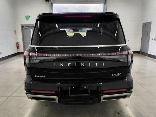 2025 INFINITI QX80 Luxe