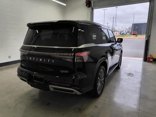 2025 INFINITI QX80 Luxe