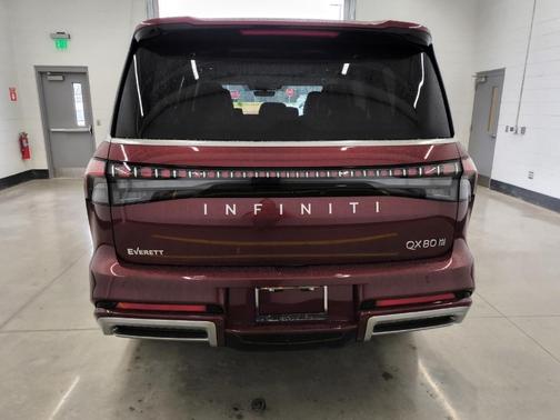 2025 INFINITI QX80 Luxe