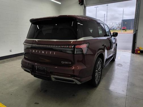 2025 INFINITI QX80 Luxe