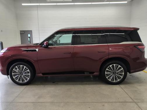 2025 INFINITI QX80 Luxe