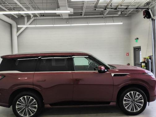 2025 INFINITI QX80 Luxe