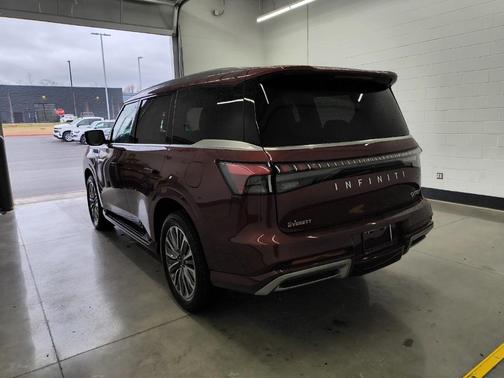 2025 INFINITI QX80 Luxe