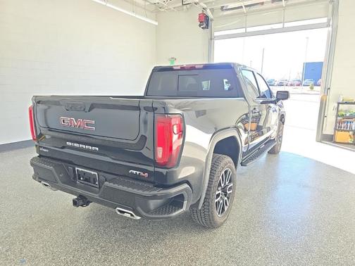 Onyx Black 2025 GMC Sierra 1500 AT4