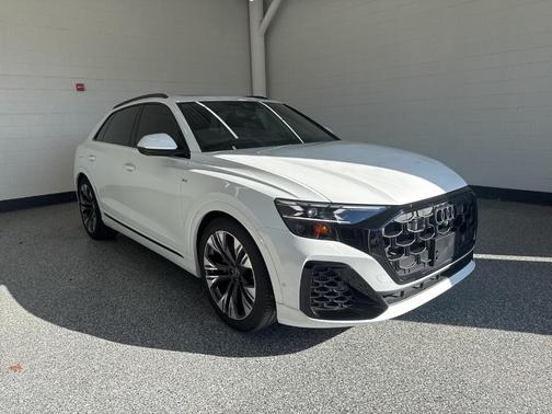 2025 Audi Q8 55 Premium