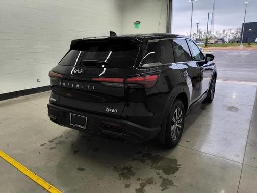 2025 INFINITI QX60 Pure