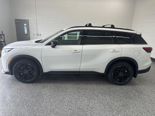 Radiant White 2027 INFINITI QX60 Luxe