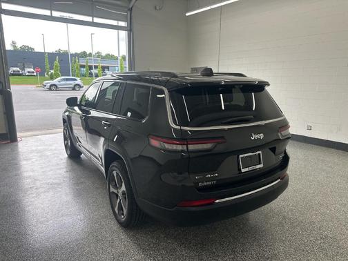 Rocky Mountain Pearlcoat 2023 Jeep Grand Cherokee L Limited