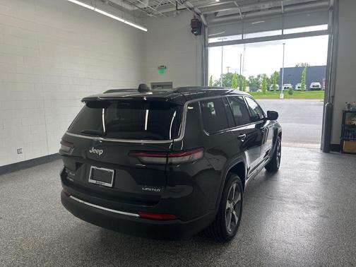 Rocky Mountain Pearlcoat 2023 Jeep Grand Cherokee L Limited