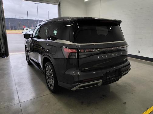 2025 INFINITI QX80 Luxe