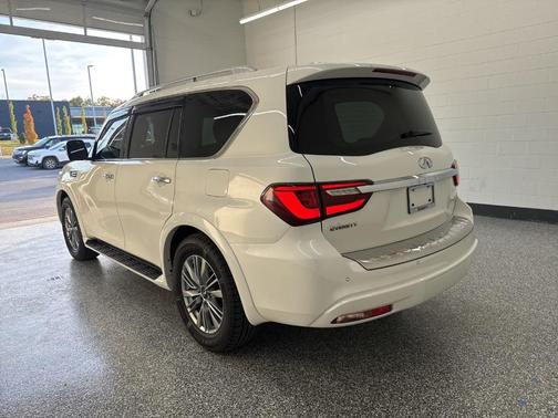 2022 INFINITI QX80 Luxe