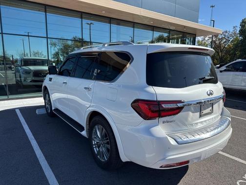 2022 INFINITI QX80 Luxe