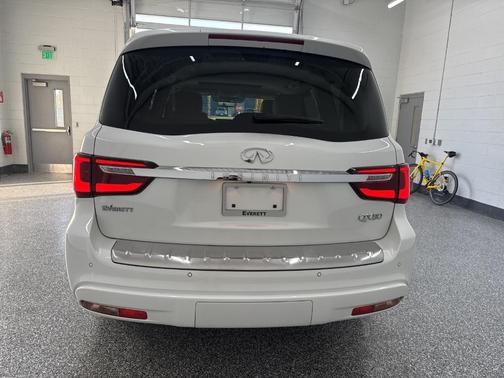 2022 INFINITI QX80 Luxe